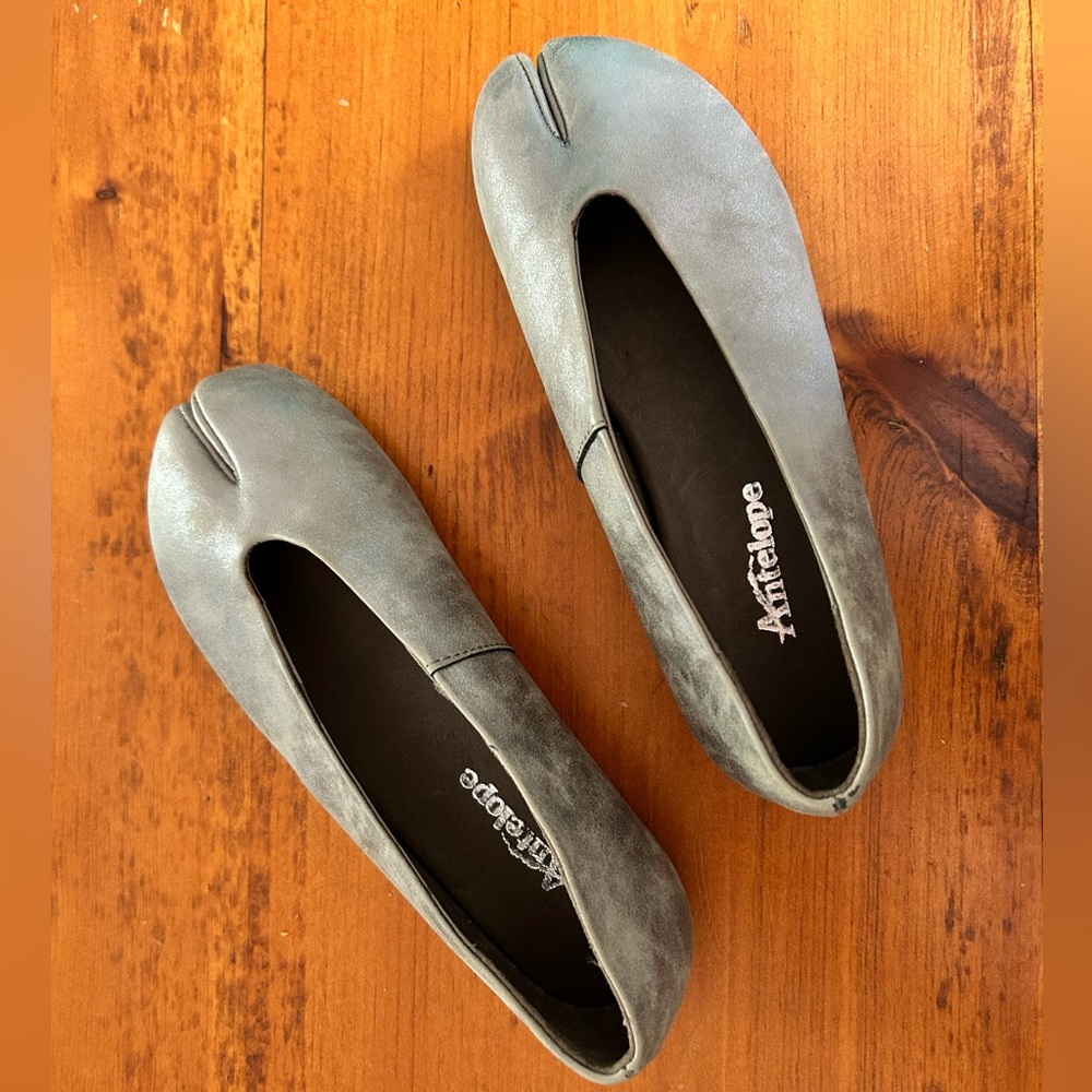 Tabi flats with split toes - size 38